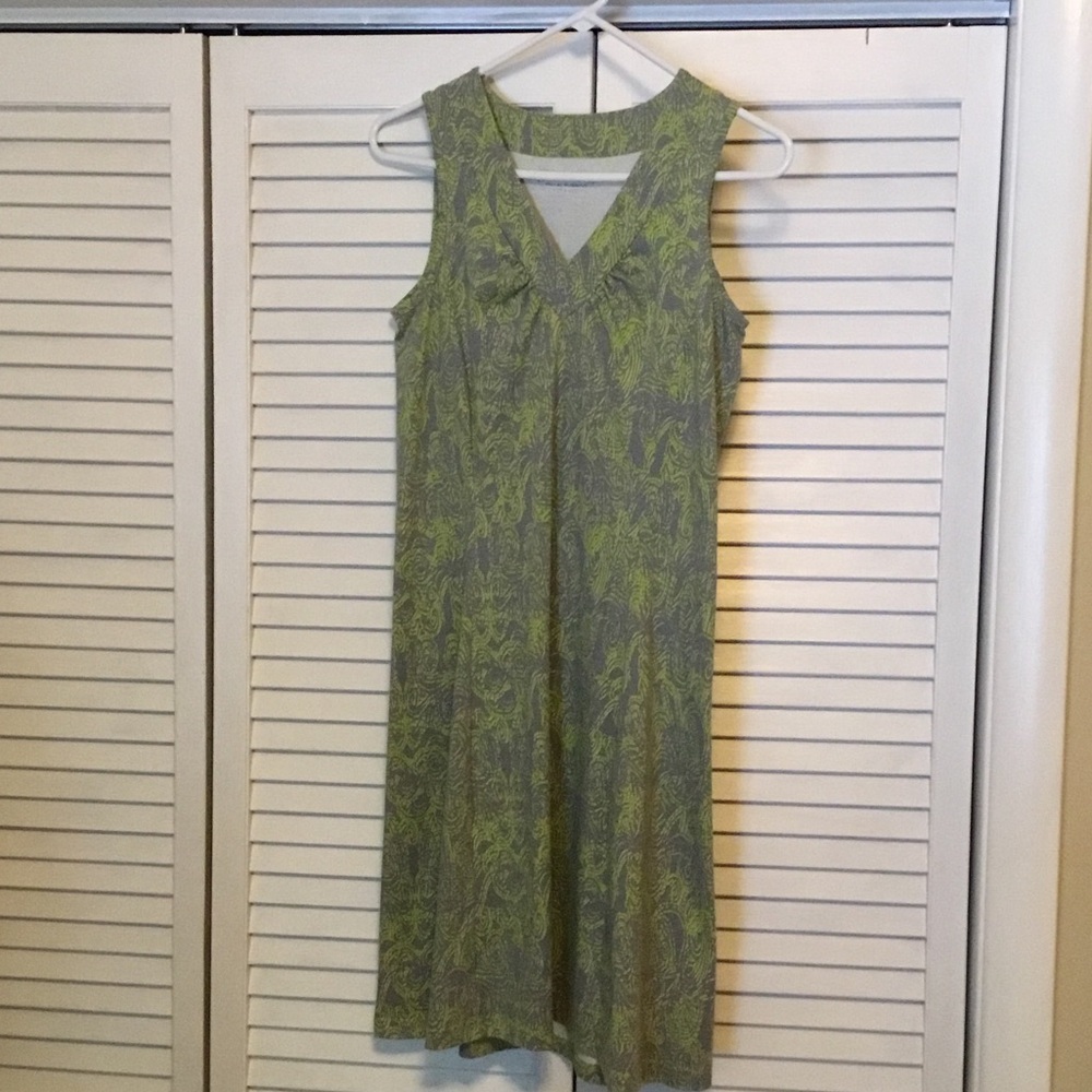 Sleeveless V-Neck Paisley Midi Dress in Olive Green
